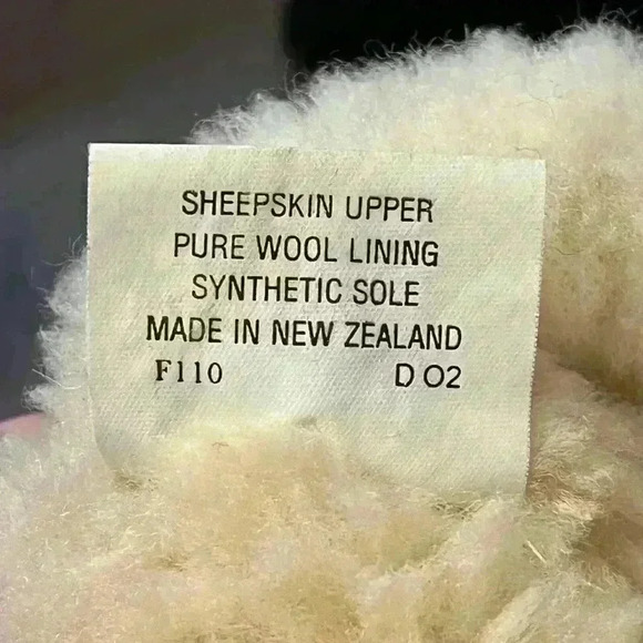 UGG Ultra Short Sundance Boots Womens size 6 - Picture 3 of 11